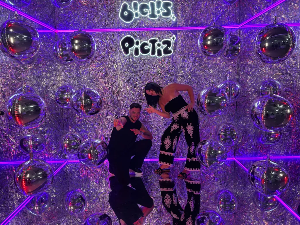 Louez la Mirror Box Pictiz : un décor immersif et instagrammable pour vos événements à Marseille et en PACA