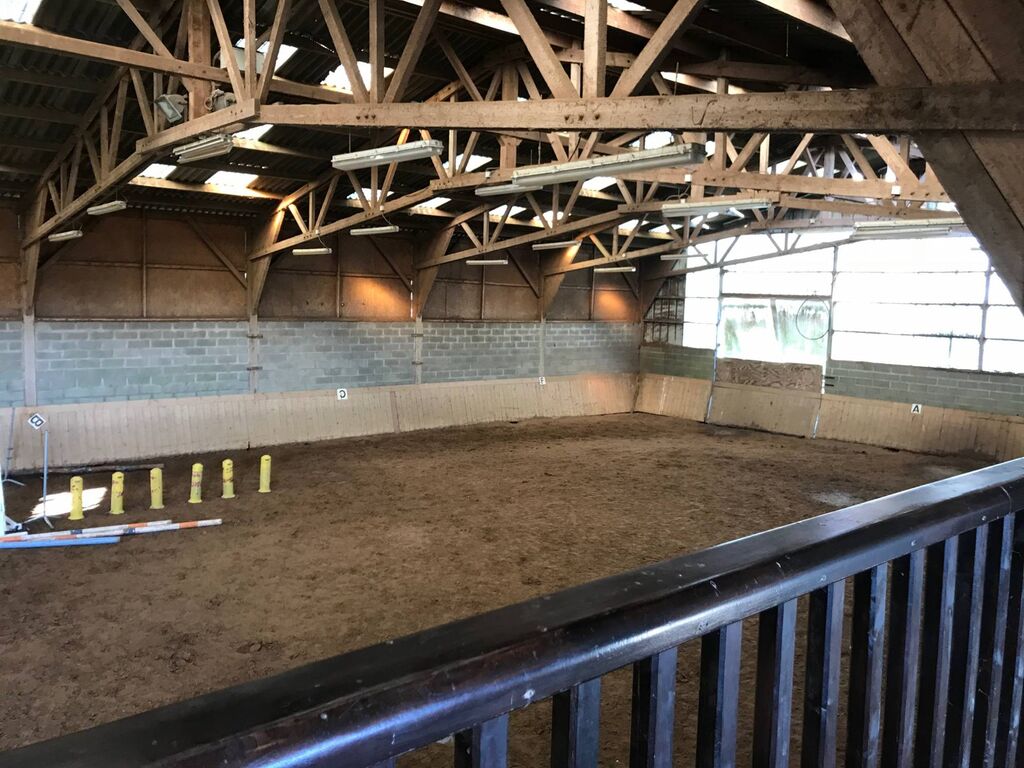 A acheter vaste Haras de qualité avec maison principale et ensemble de bâtiments pour le haras en Normandie 27