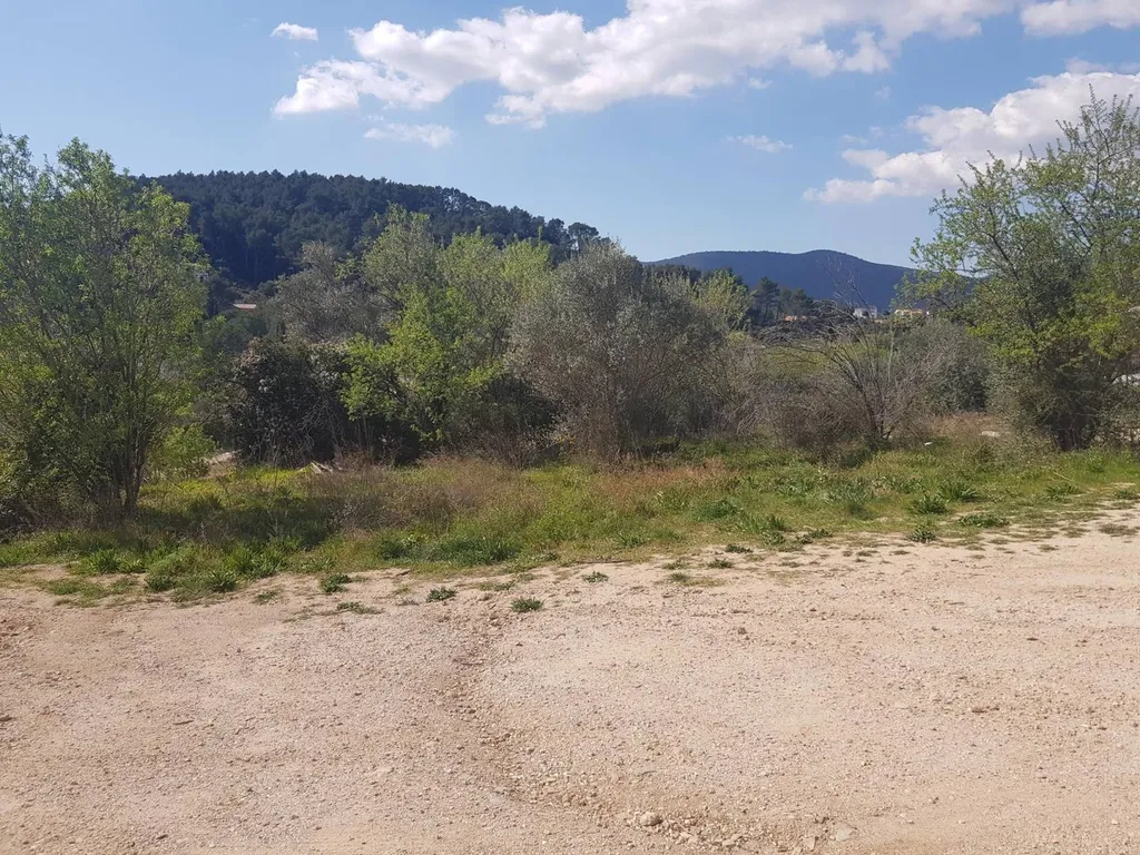 Terrain à construire à SOLLIES PONT