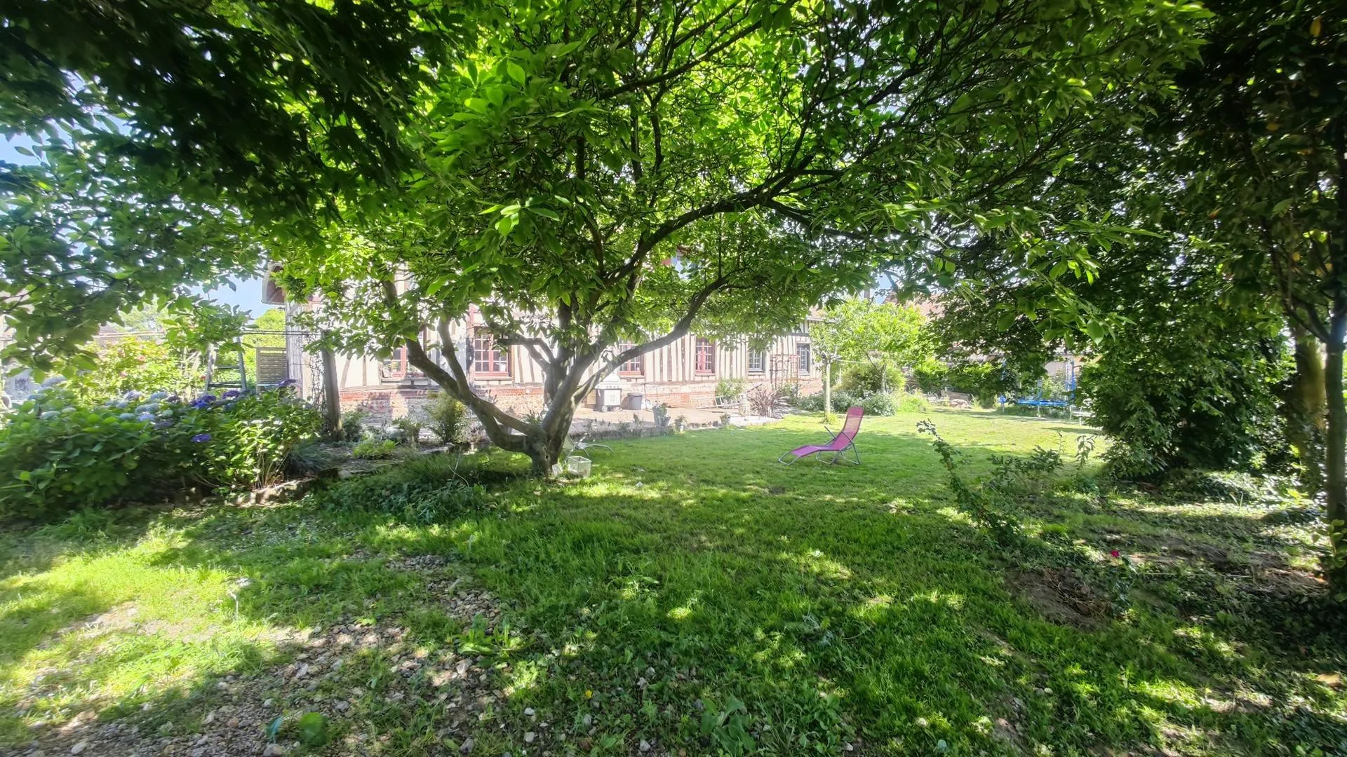 Normande lumineuse de caractère de 175 m² sur 1626 m² de terrain arboré, entre Yvetot et le Havre proche de la Seine, en Normandie (76)