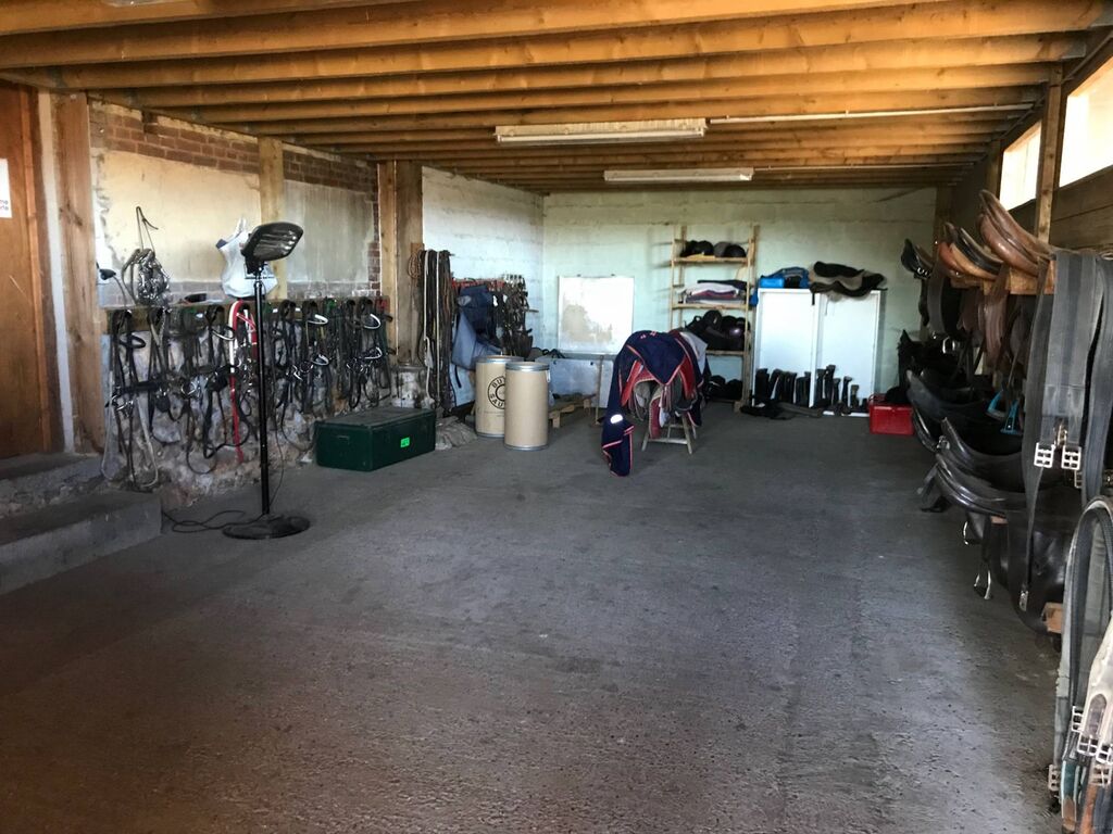 Obtenez cette maison authentique et son haras dans un milieu calme et sans vis à vis situé a proximité d'Epaignes 27