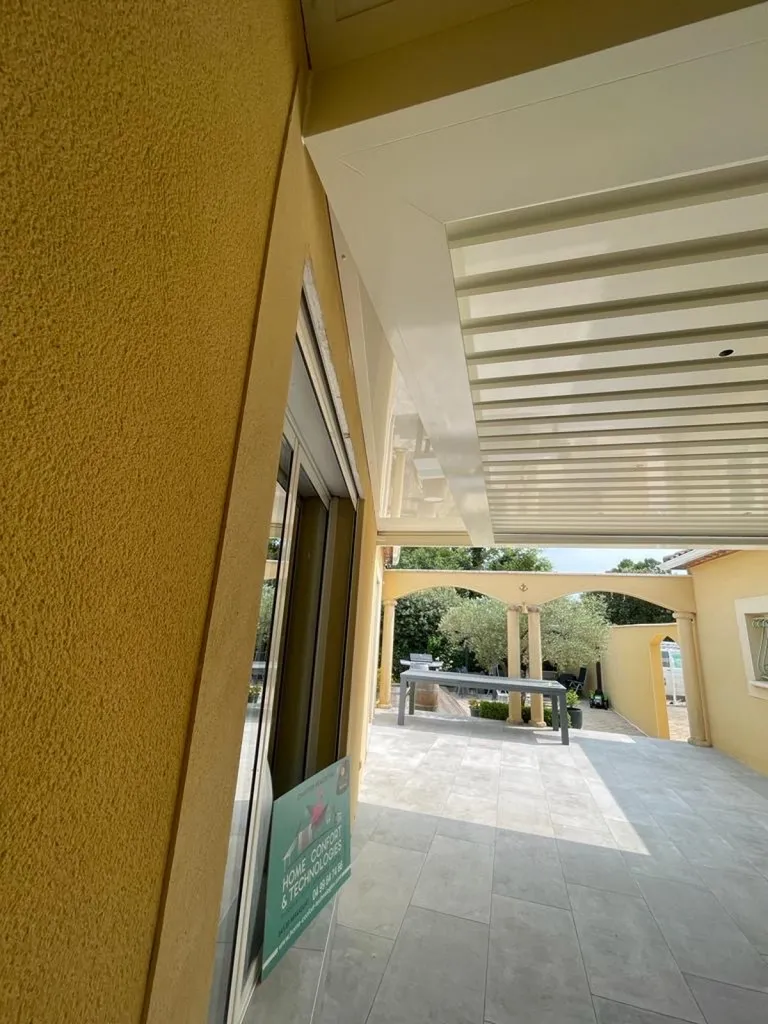 Pergola Bioclimatique Blanche à Montferrier sur Lez