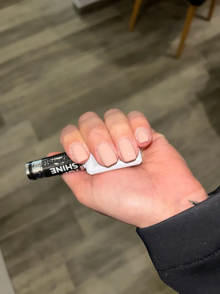 Pose de gel sur ongles naturels à Roquevaire chez La maison de la beauté