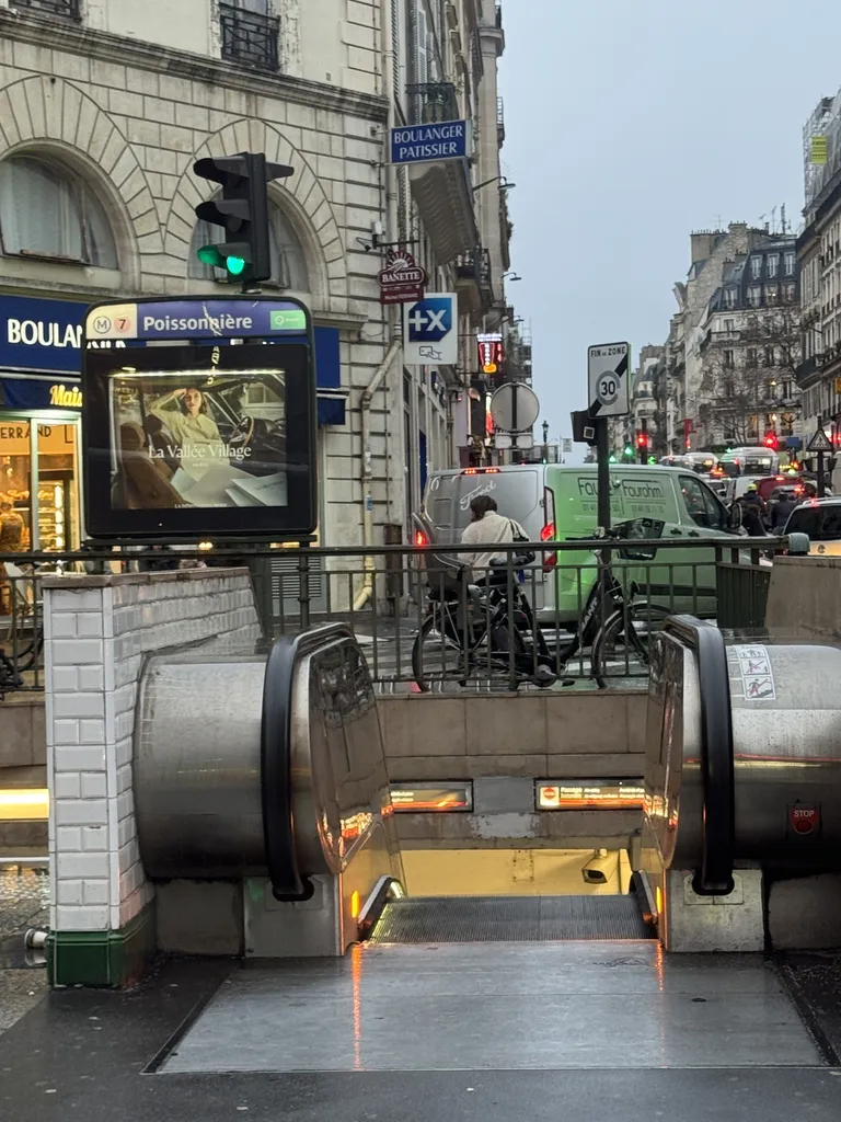 Location - Bureau 20 m², Poissoniere, Rue Marie-Éléonore de Bellefond 75009 PARIS