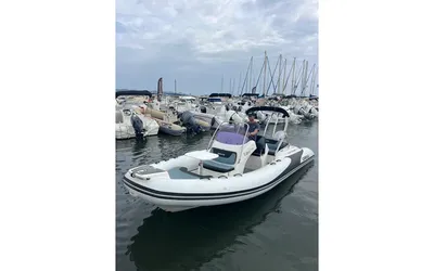 Grand Golden Line G580 semi-rigide occasion 2024 avec Honda BF100 : bateau polyvalent et élégant près de Cavalaire sur Mer