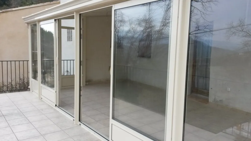 Vérandas laquée crème en Drome