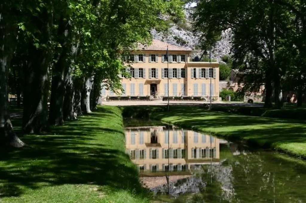 Taxi Le Tholonet pour la Gare Aix TGV