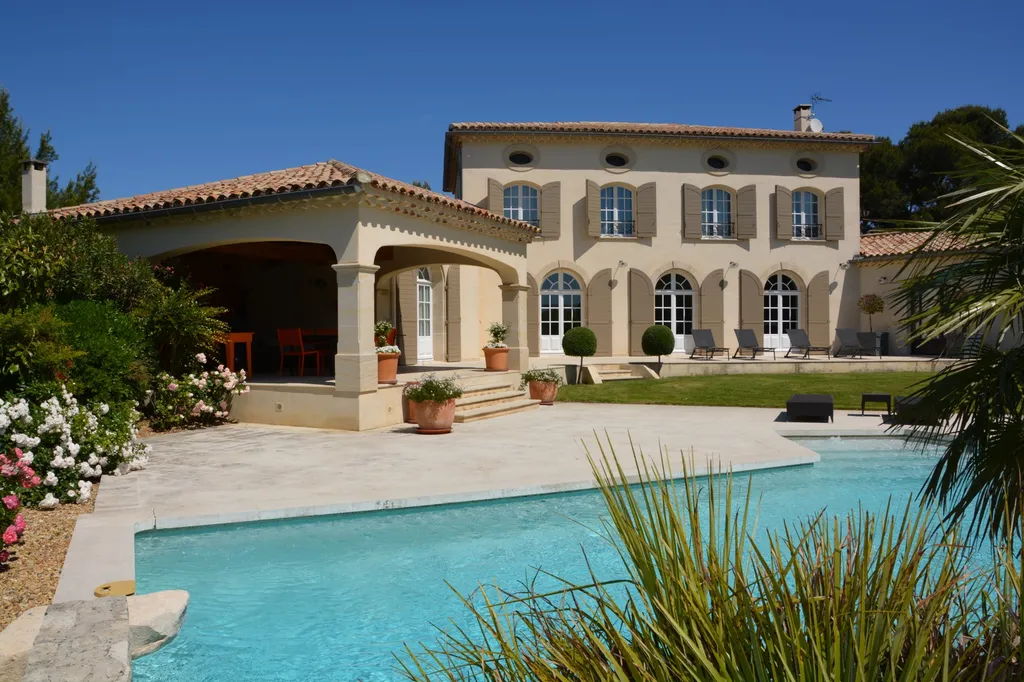 Carpentras : propriété de ville à 2 pas des commerces   