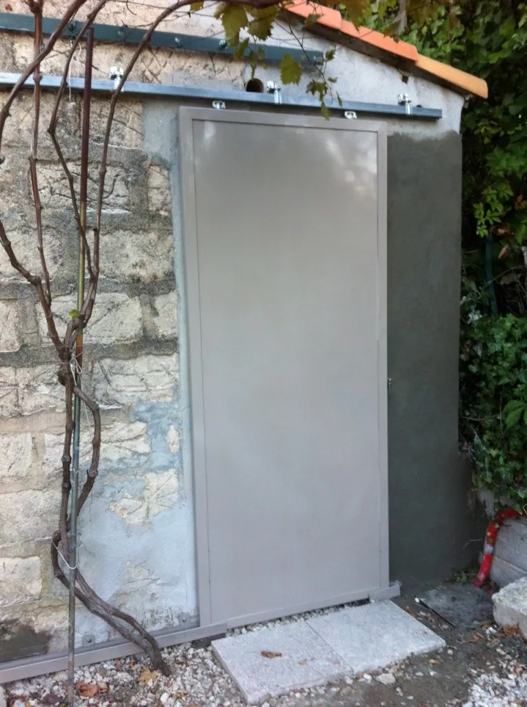 PORTE METALLIQUE COULISSANTE A CADOLIVE