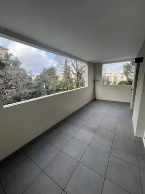 En exclusivité t2 13004 44 m2 terasse et parking 