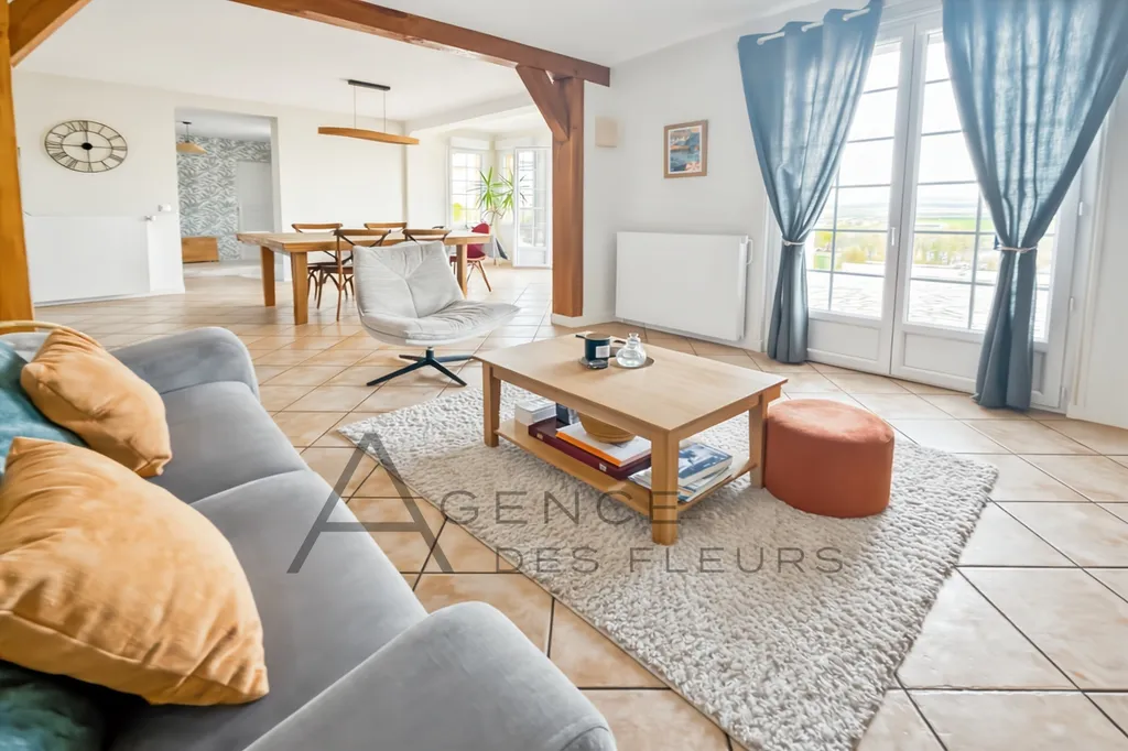A vendre propriété de charme de 130 m2 hab + dépendances le tout édifié  sur un terrain de 2900 m² sur la commune de Freneuse 76410