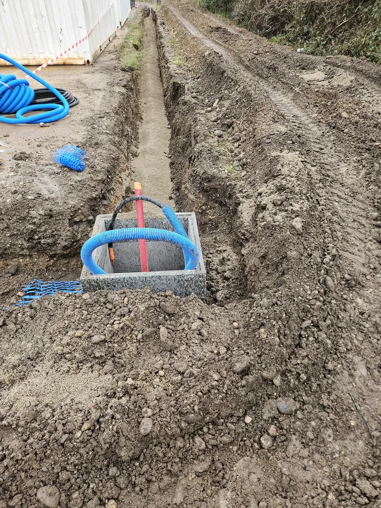 Devis pour chantier de terrassement et VRD à Saint-Pierre-de-Chandieu (Rhône) : Création de tranchées, pose de réseaux Plymouth et installation de regard