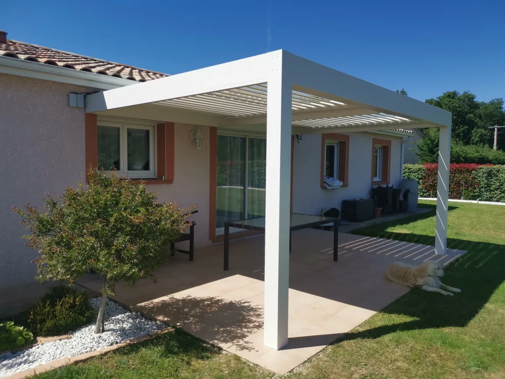 Fourniture et pose d'une Pergola Bioclimatique avec éclairage LED intégré à Fronton