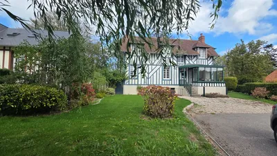 ensemble de 2 maisons au cœur d'un village réputé et recherché de Seine-Maritime, proche de Dieppe.