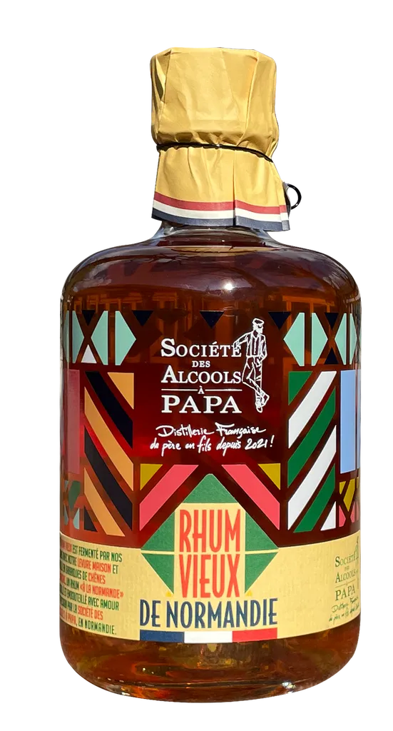 Rhum vieux fermenté avec notre levure maison, double distillé, vieilli en barriques de chênes français et embouteillé en Normandie