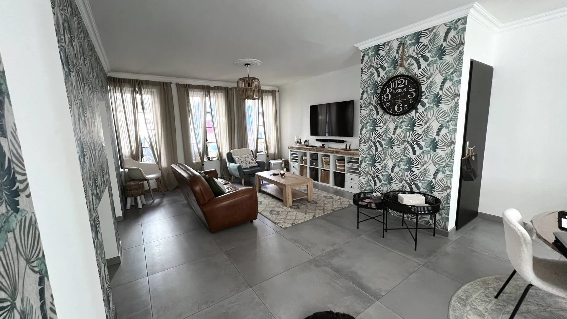 Charmante maison de ville 147m², 3 chambres, cour intérieure, cave voûtée et belles prestations, à proximité immédiate des commerces et services du centre de Eu 76260.