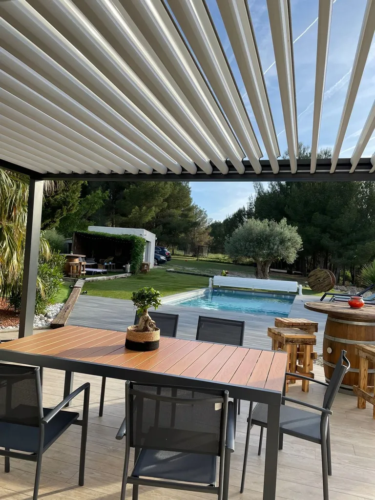 Pergola bioclimatique en aluminium sur Martigues 