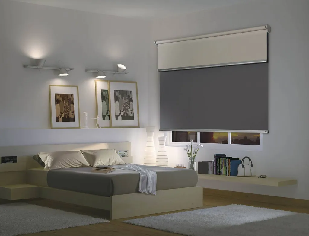 Installation de store enrouleur pour baie minimaliste de grande dimension