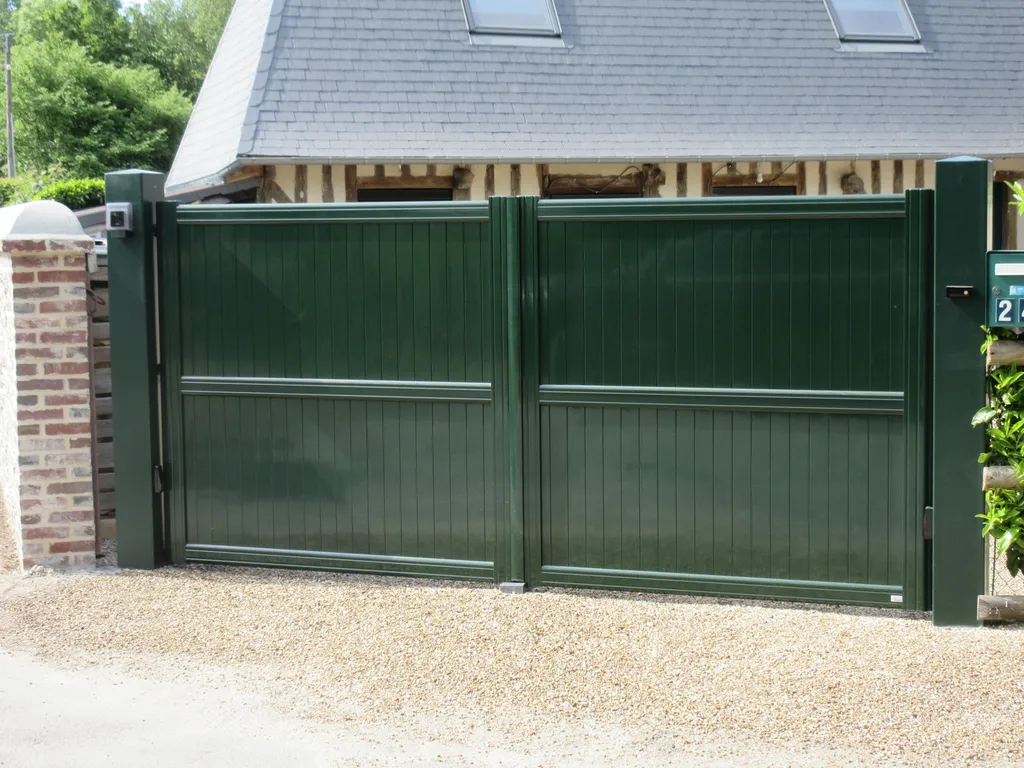 Installation de Portail en aluminium à battants motorisés à Yvetot en Seine-Maritime 76 et ses Alentours