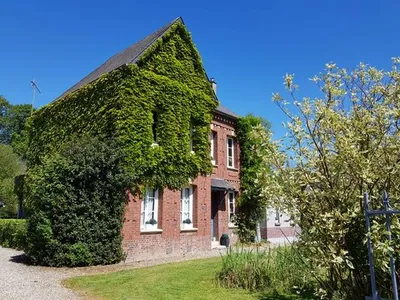 Maison de Charme, au bord d'une rivière, à 20 mns de la mer, en Normandie