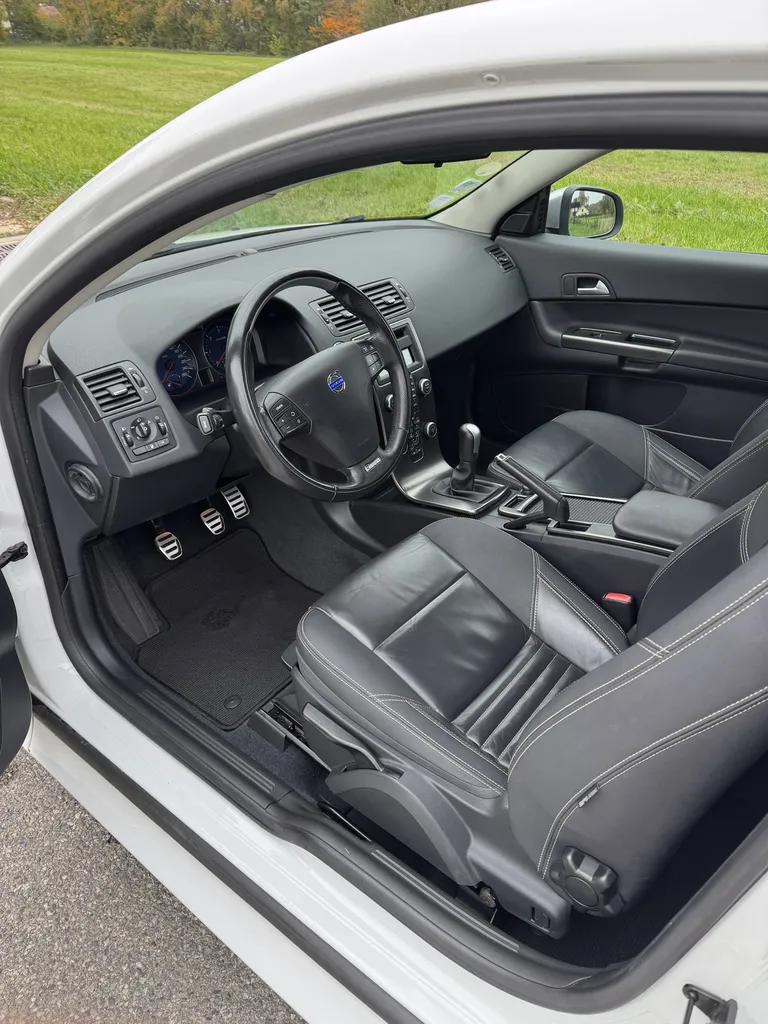 VOLVO C30 R DESIGN / 1.6 130 CHV/ BOITE MANUELLE/ CT OK / 3 PORTES