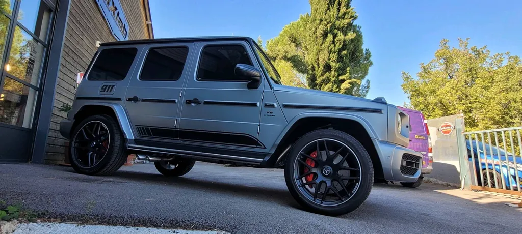 Vitres teintées sur véhicules de prestige 06/83