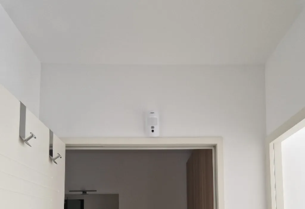 Sécurisation d’un appartement à Marseille avec un système Ajax complet : centrale Wifi/GSM/4G, caméras de détection et sirène extérieure