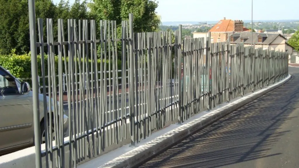 Clôture barreaudée décorative région de Rouen