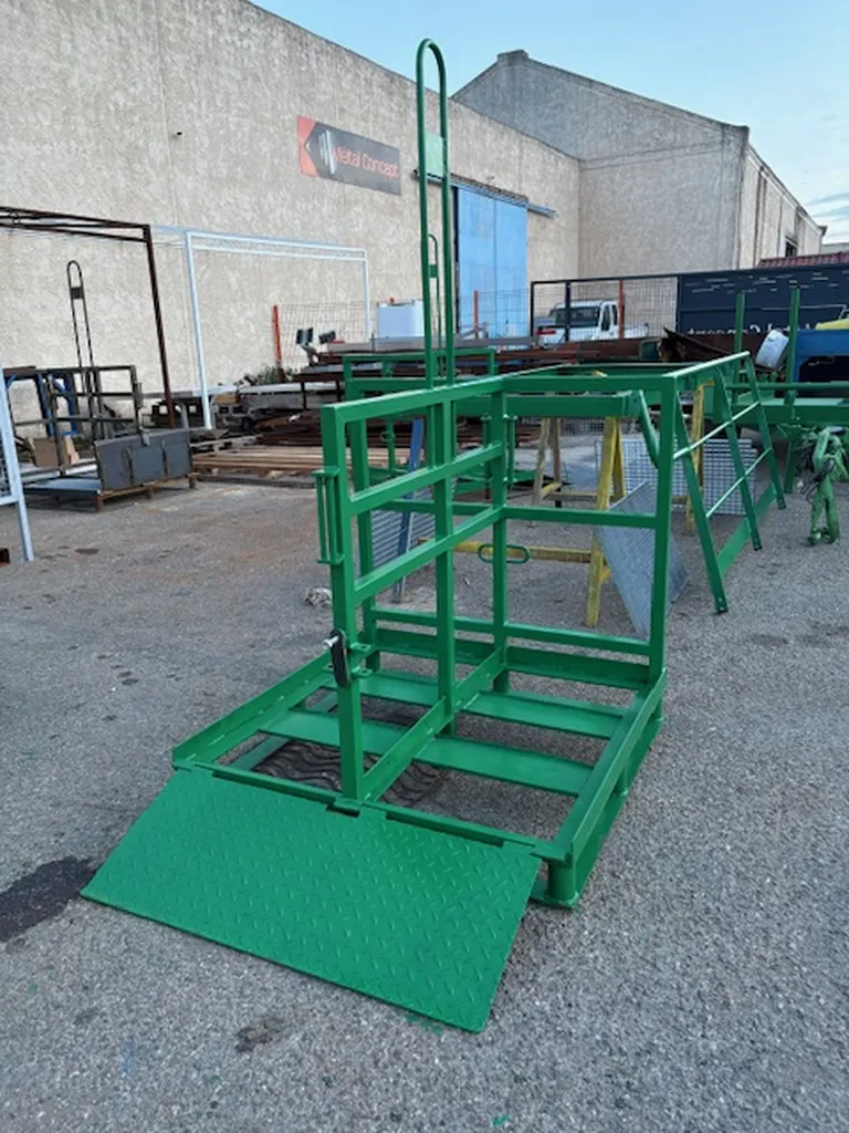 FABRICANT DE CASIER A BOUTEILLES SUR MESURE ACIER MARTIGUES 