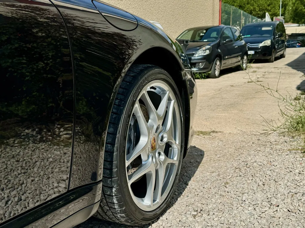 Réparation des jantes et peinture des grilles de pare-chocs d’une  Porsche 997 carrera 4 proche de Marseille, Aubagne et Cassis