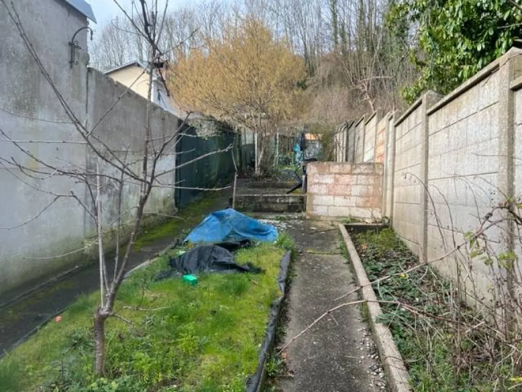 A vendre maison de ville de 75 m² + un studio loué sur la commune de ELBEUF 76500