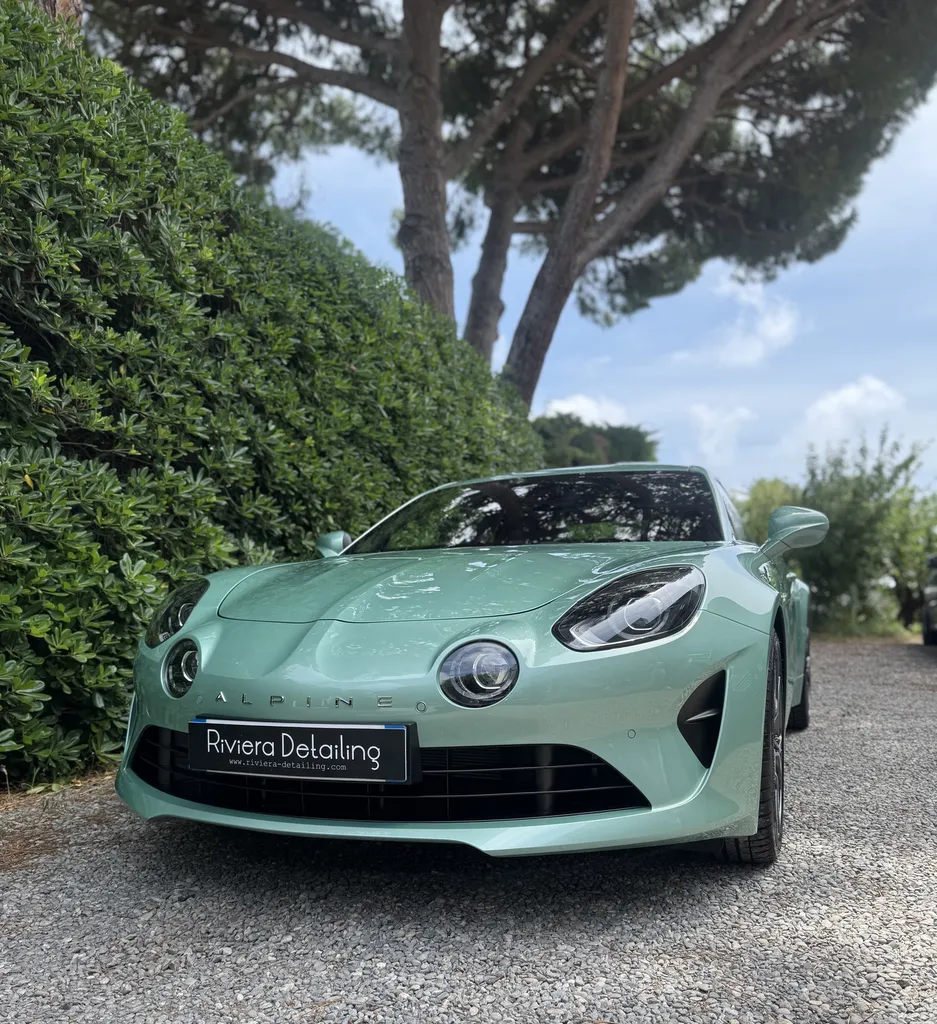 Lustrage et correction de peinture pour sublimer une Alpine A110 à Antibes Cannes Monaco / Riviera Detailing