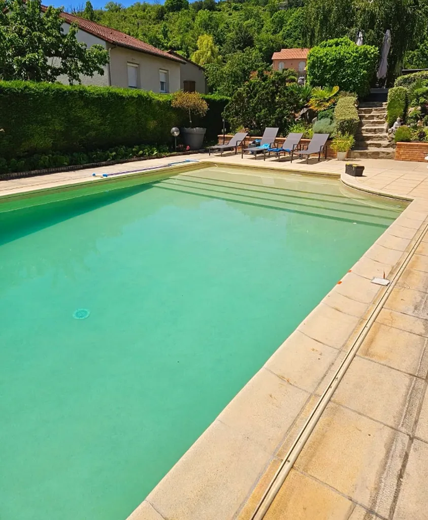 Comment entretenir sa piscine pour conserver une eau claire et des équipements en bon état