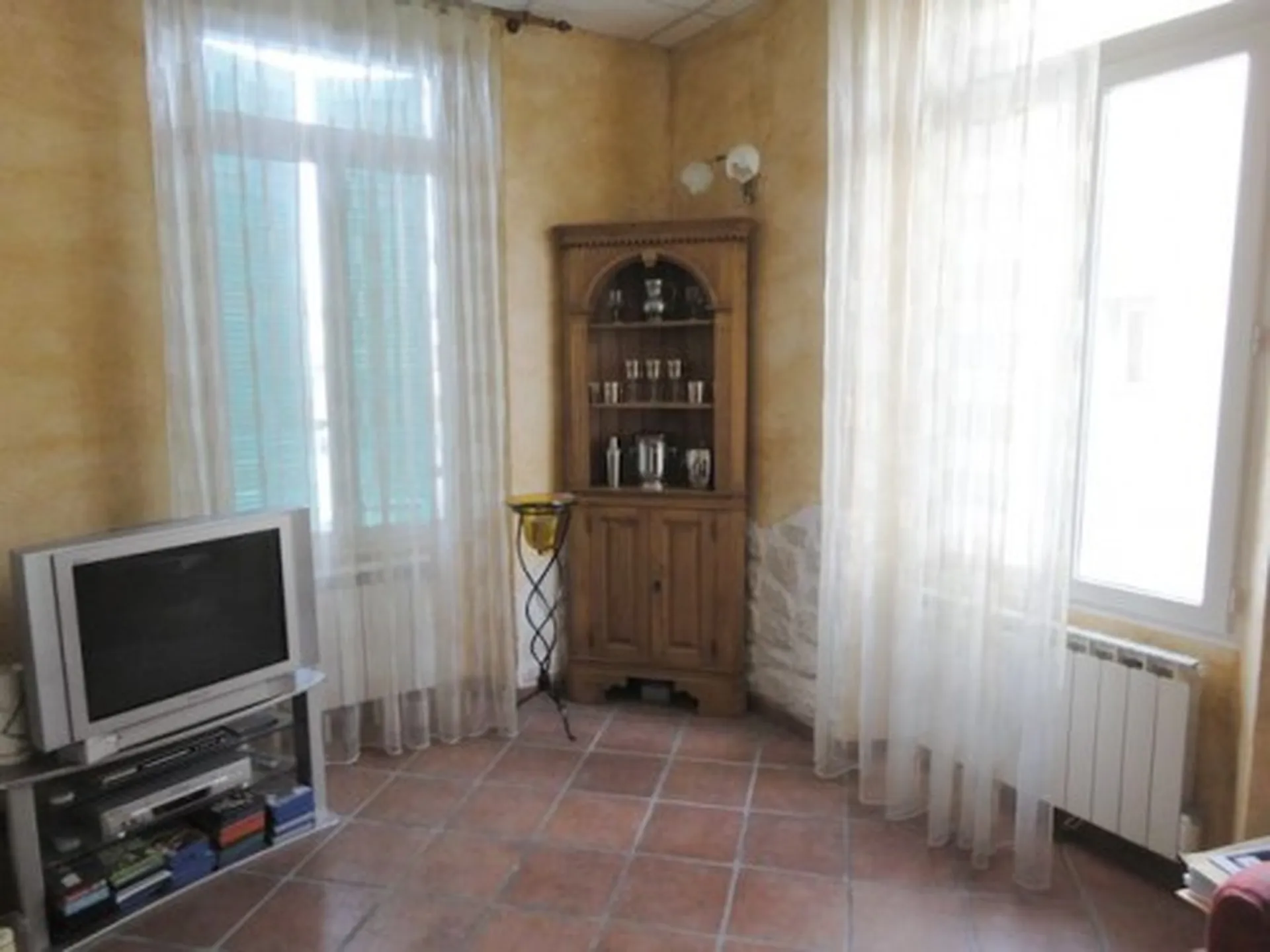  Logement à vendre 3 Roquefort La Bédoule 1er et dernier étage AU COEUR DU VILLAGE