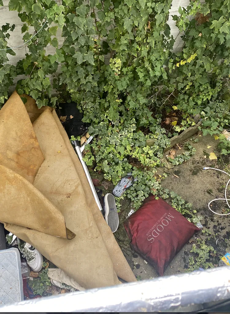 Gardiennage humain 24h/24, débarras par 3 bennes et nettoyage complet pour sécuriser un site à Courbevoie 92400