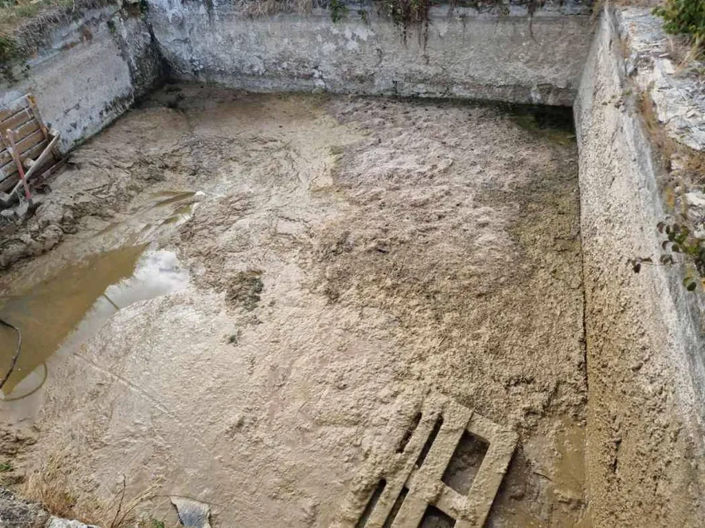 Enlèvement des sédiments en fond de bassin chez un particulier dans le Luberon
