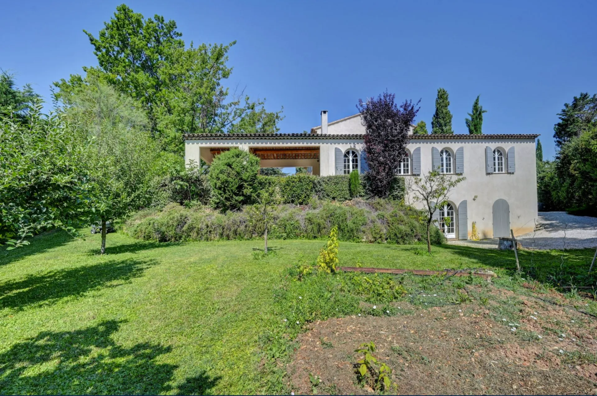 Faire construire un mas Provençal dans les Bouches du Rhône 