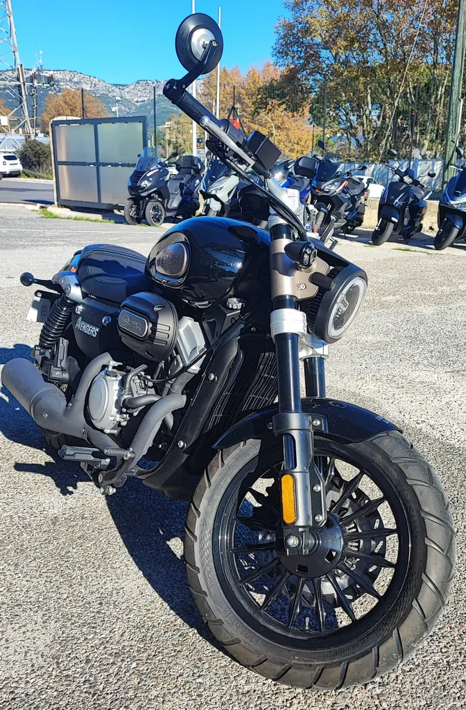 BENDA AVENGERS 300 DU 06/2025 AVEC 1200KM.
