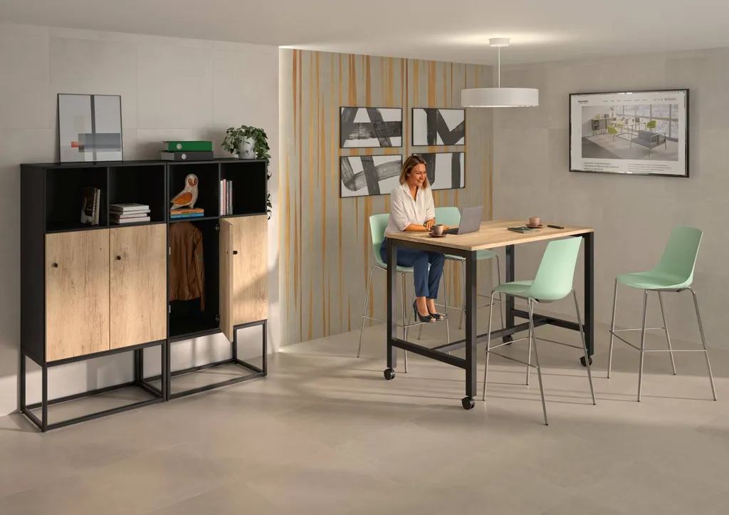 Astrolite table haute dans un espace partagé à Avignon