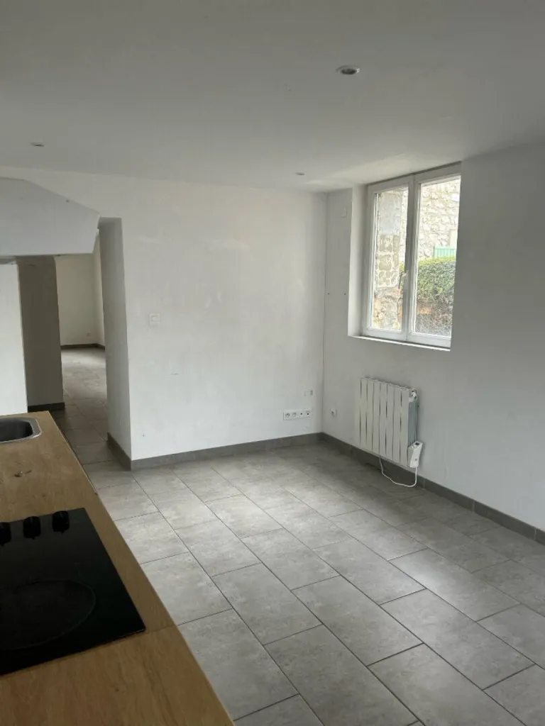 Situé au 27 rue des Masures à Poses
