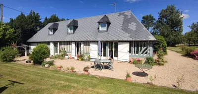 A acquérir, authentique Maison en colombages et sa dépendance, posées sur presque 1,5 hectare de terrain, proche de Cormeilles 27260