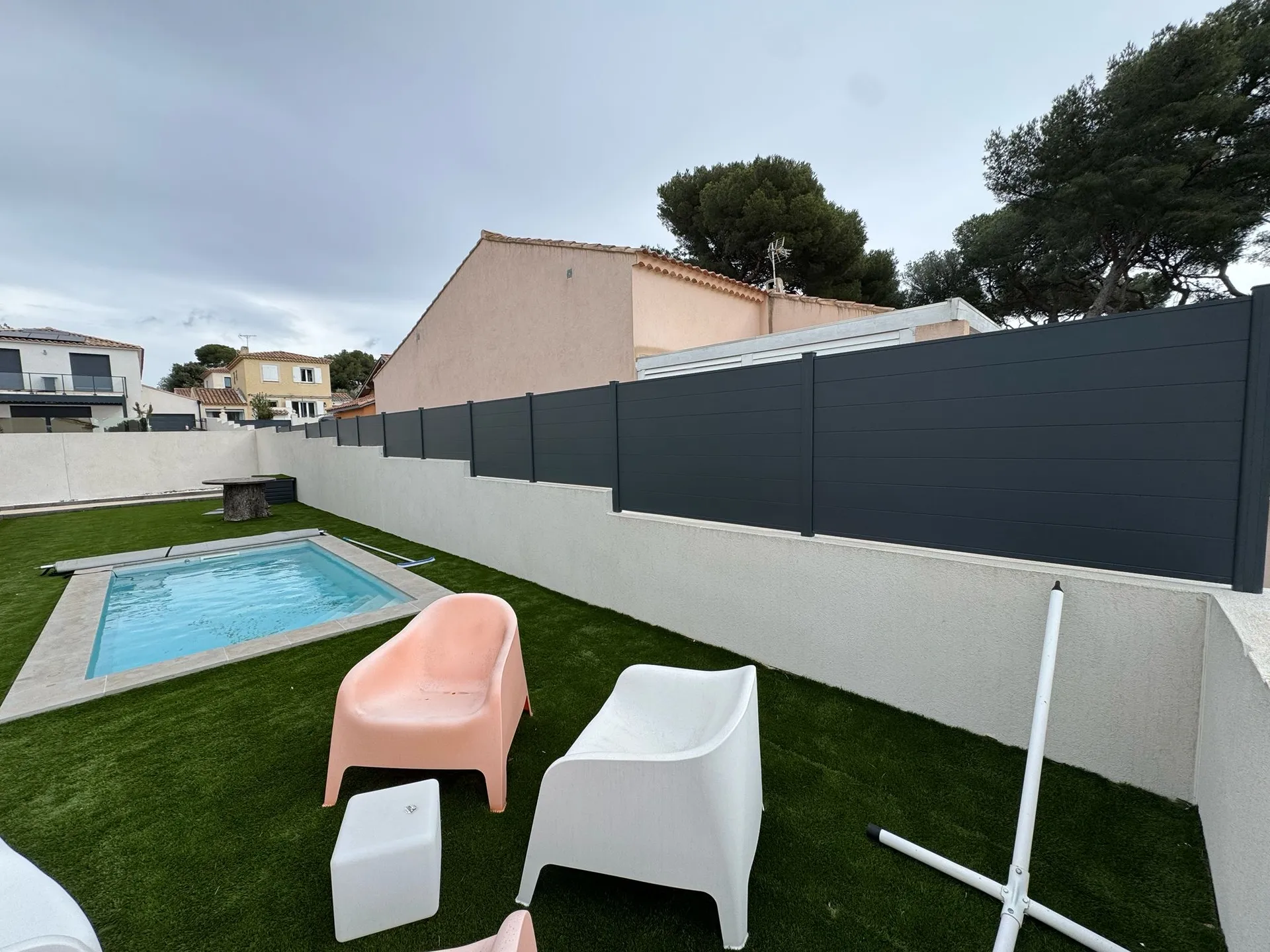 Installation d'une clôture en aluminium sur mesure à Sausset-les-Pins