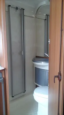 camping car capucine avec salle de bain à l'arrière a lancon de provence 13680