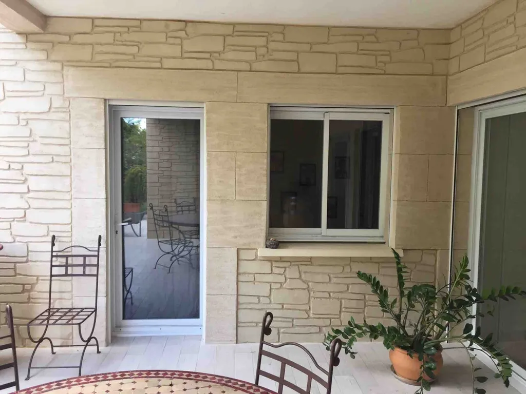 Création d'encadrements, embrasures, linteaux et clés de voûte des ouvertures dans l'occitanie