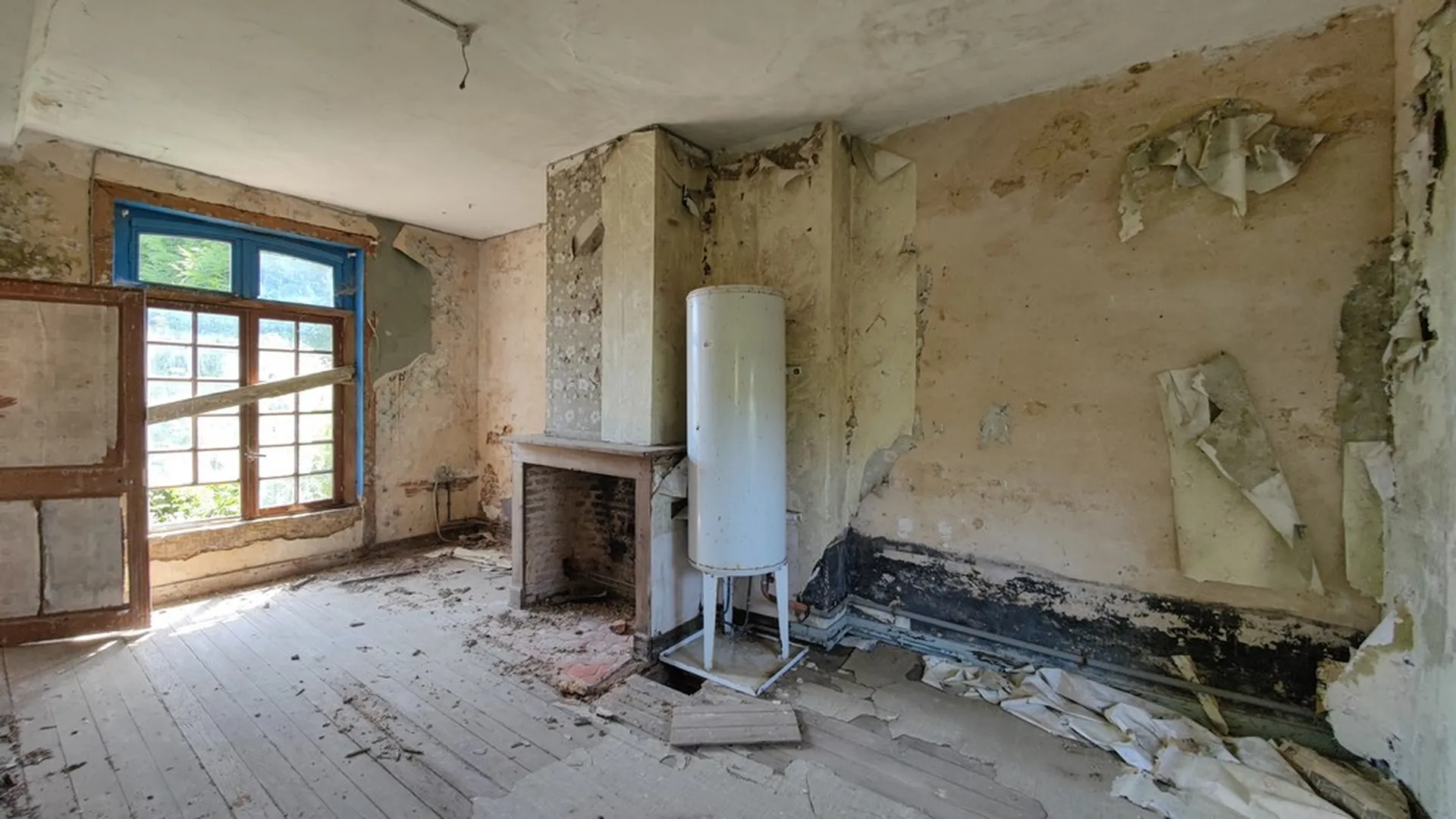 Une ancienne cidrerie et deux abris enrichissent cette propriété avec dépendances à vendre en Seine-Maritime.