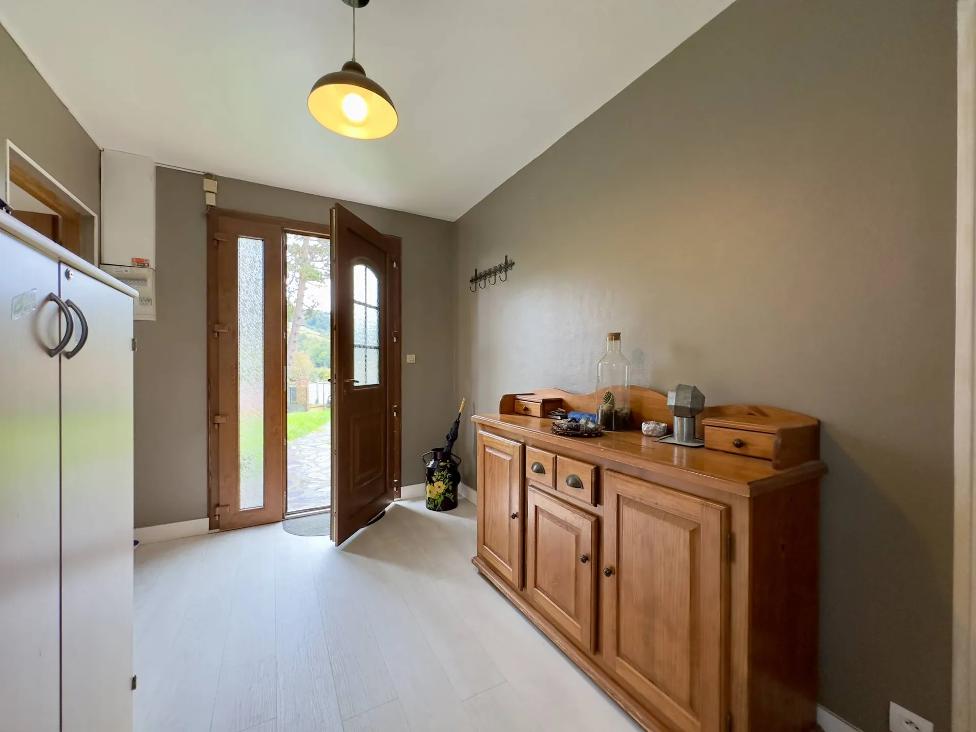 Maison en bordure de voie verte de 134m² avec Terrain de 1439m² – Plain-Pied et Potentiel d’Agrandissement dans un Cadre Paisible.