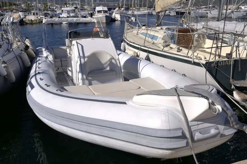 Eden Boat sea outing in the Calanques aboard the semi-rigid Le Z