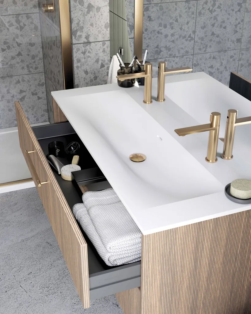 Petite salle de bain à Lyon : douche italienne & parquet