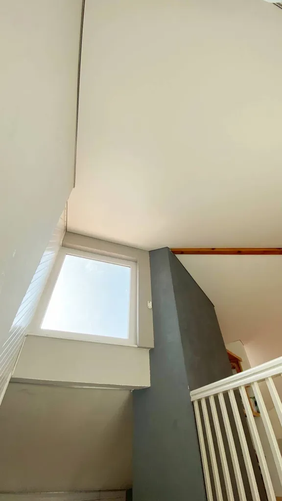 Cage d'escalier & bureau en mezzanine : plafonds irréguliers Plafonds tendus Occitans Toulouse Le Grès
