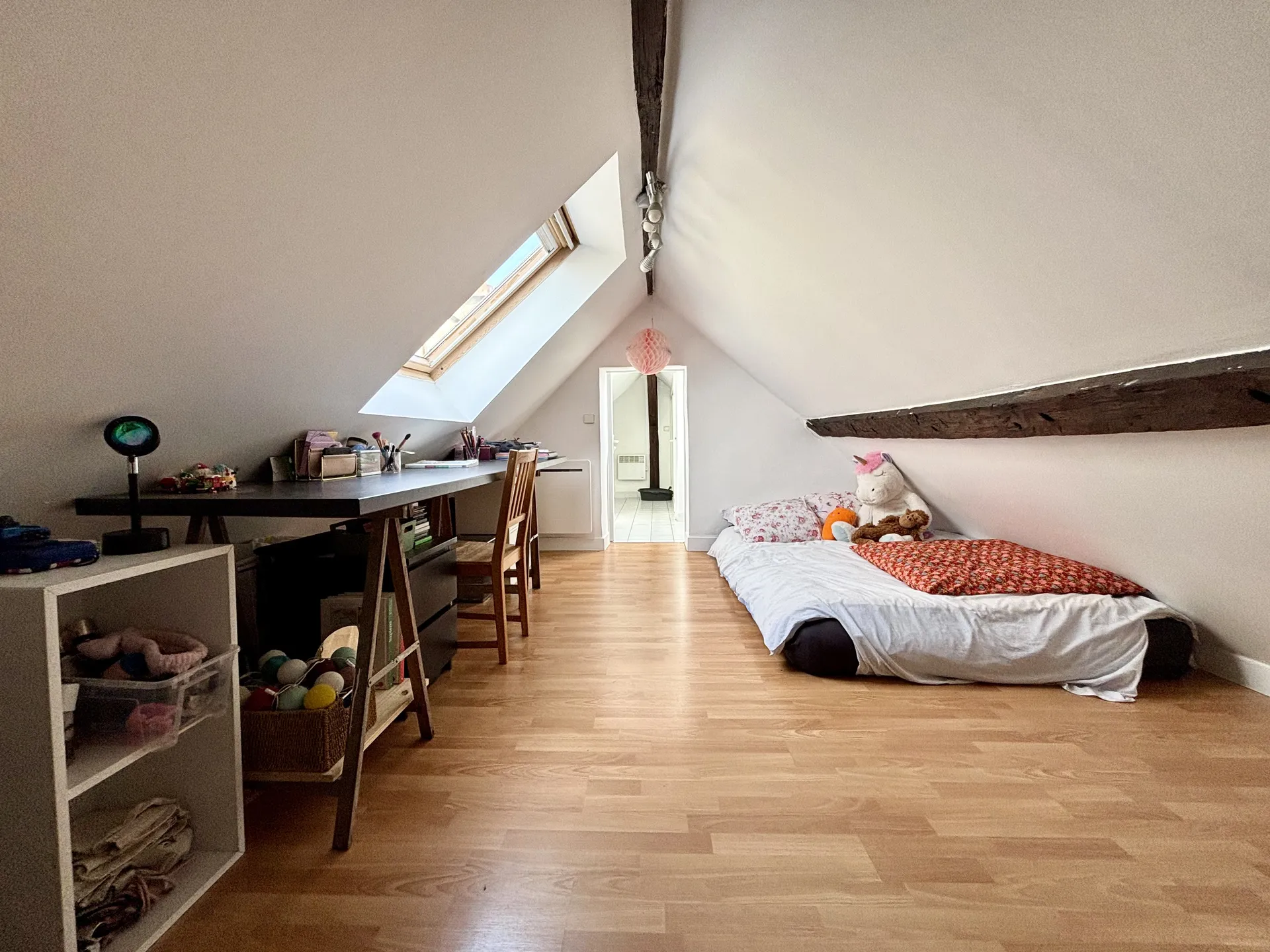 Grand appartement de 136M² avec un studio indépendant dans le centre ville Saint Germain En Laye .